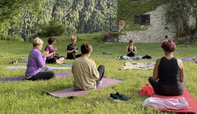 Yoga and meditation sessions in Lonavala yoga retreat