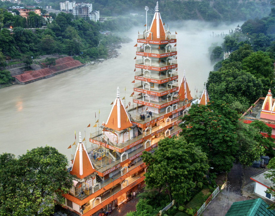 Peaceful meditation and yoga sessions along Ganga river in Rishikesh